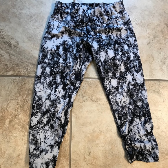 Calvin Klein Capri compression pants, size small - Picture 1 of 3